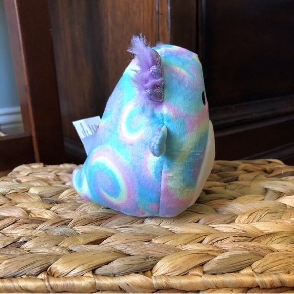 Squishmallows Mystery Capsule: Vivie the Deep Sea Axolotl in 4" - Picture 5 of 5